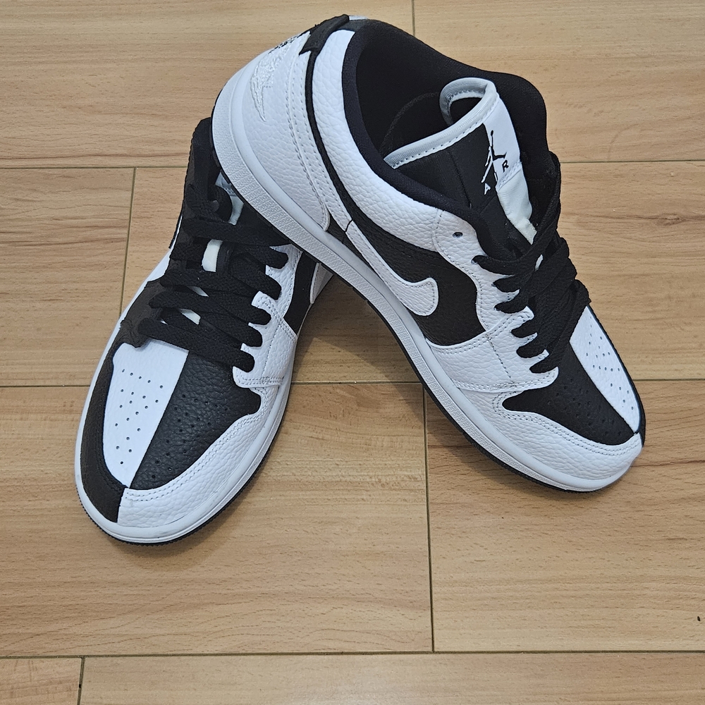 Nike Black and White Sneakers